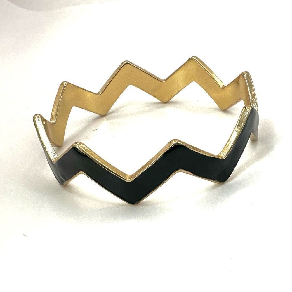 Black and gold tone enamel zig zag bangle bracelet
